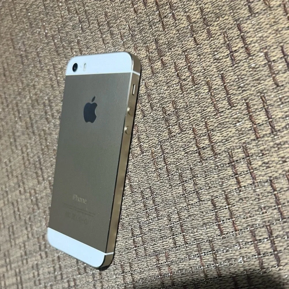 Apple iPhone 5s Gold 16 GB Unlocked Mint Condition
